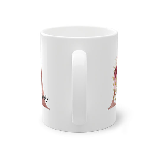 Personalisierte Keramiktasse mit Name & floraler Initiale – Geschenkidee