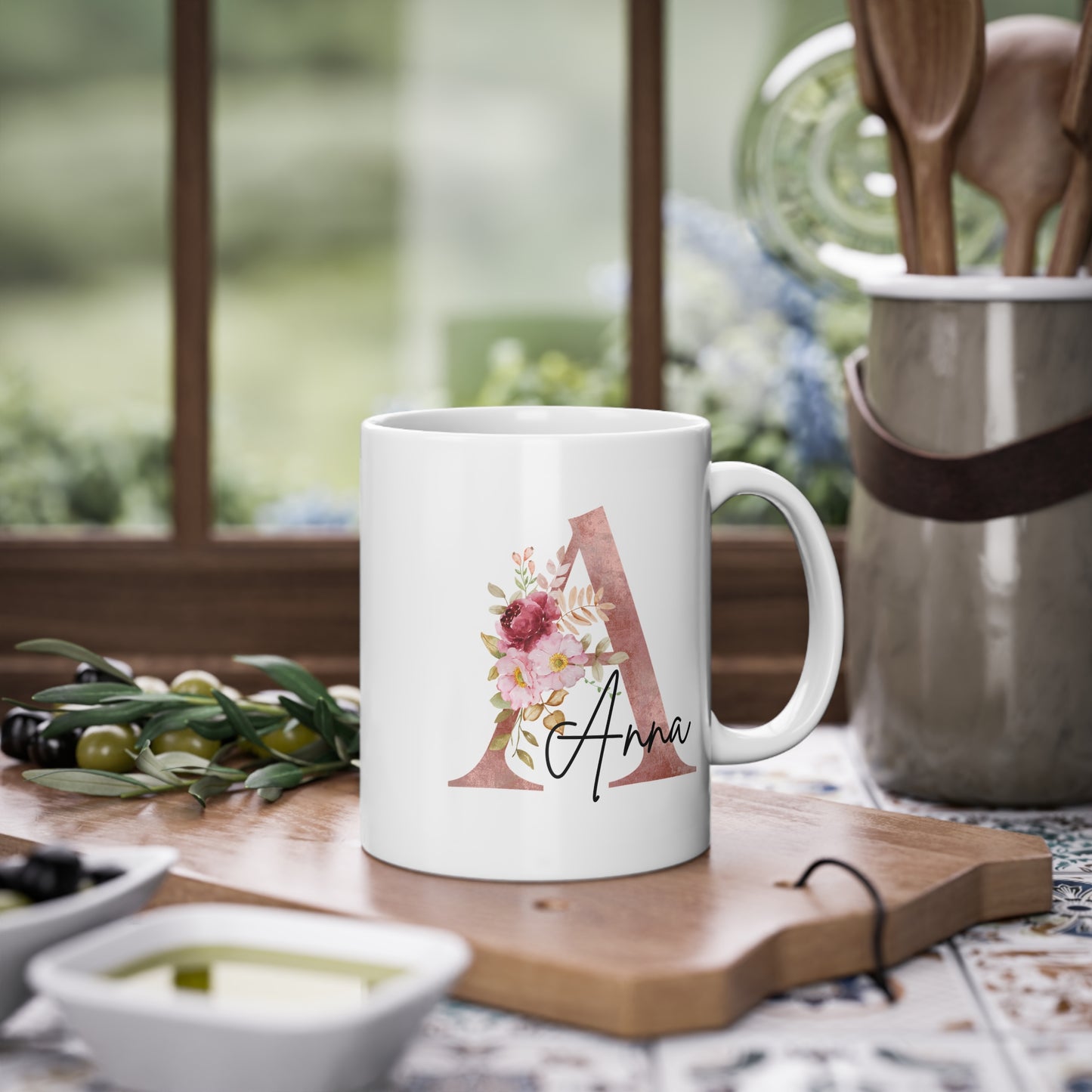 Personalisierte Keramiktasse mit Name & floraler Initiale – Geschenkidee