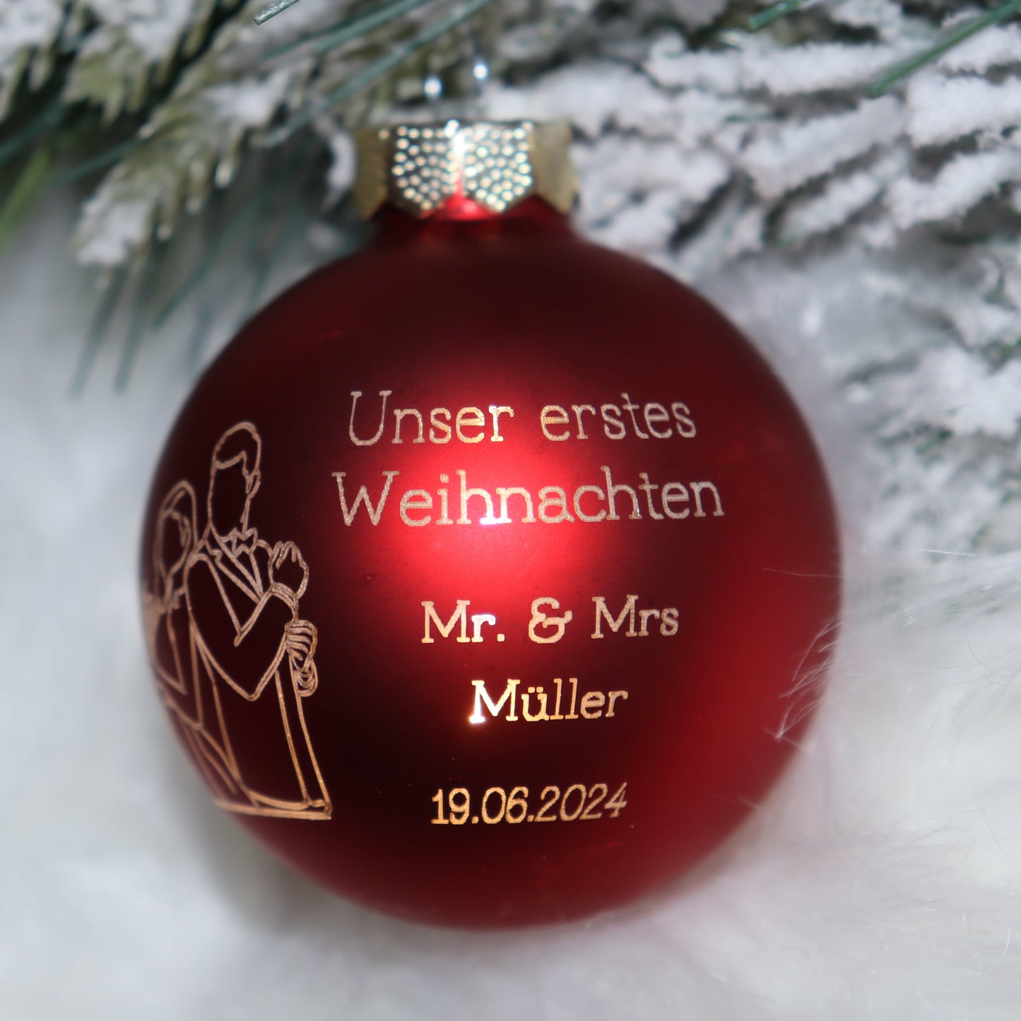 Personalisierte Weihnachtskugel mit Lasergravur „Brautpaar Unser erstes Weihnachten“