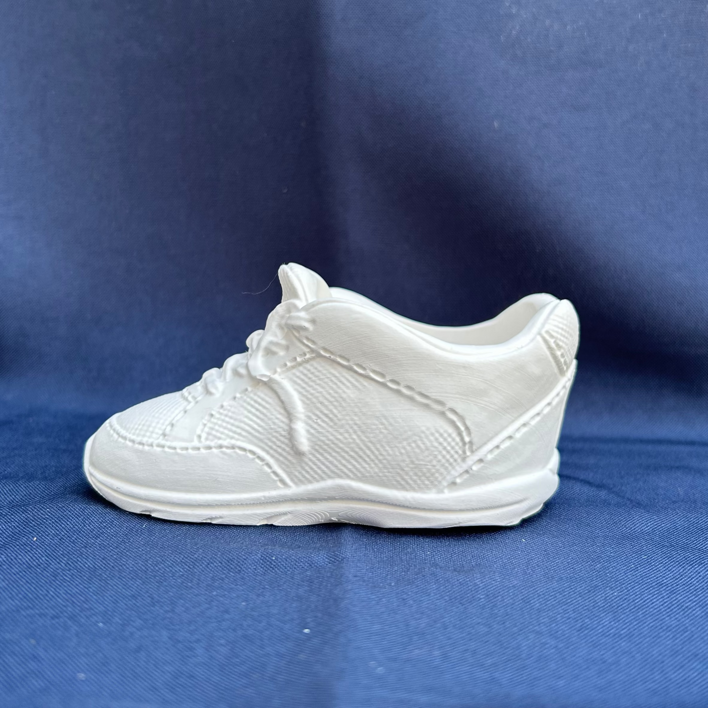 Dekorativer Babyschuh aus Keramik