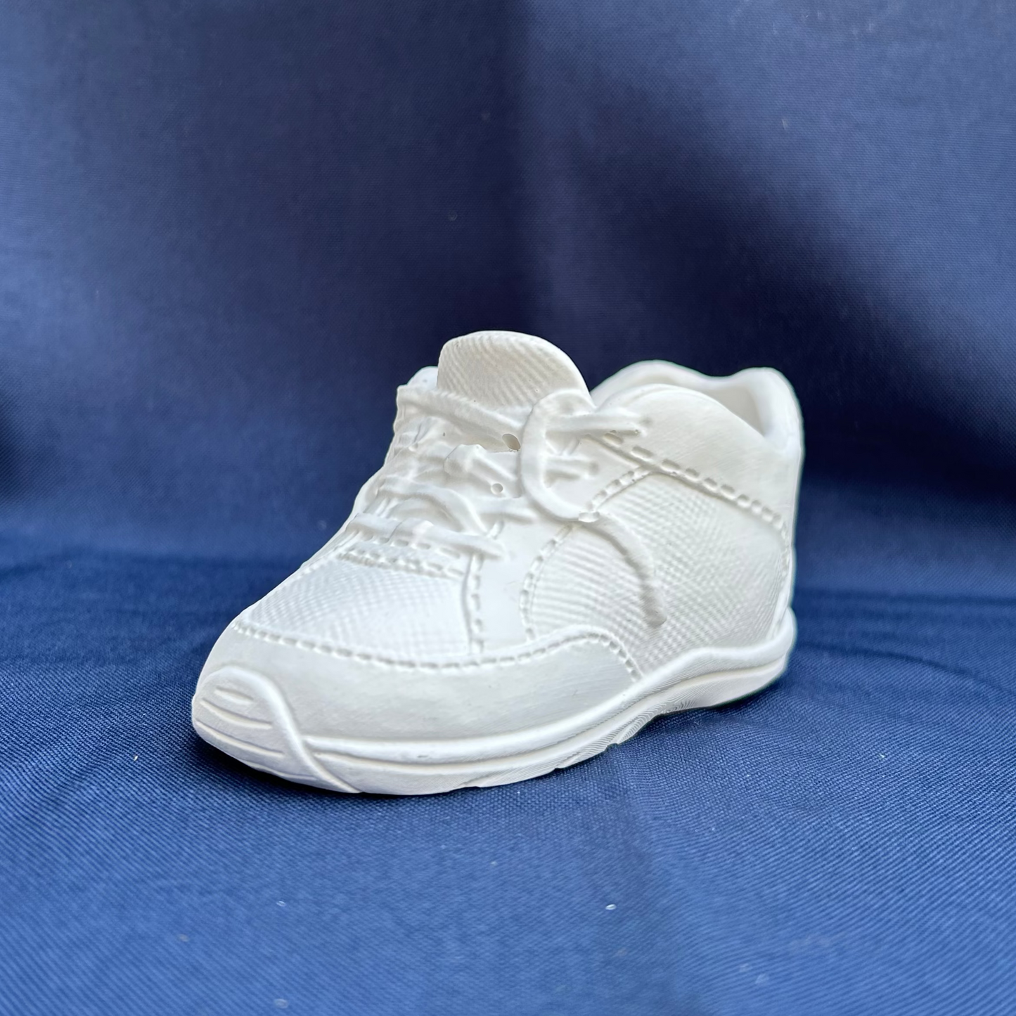 Dekorativer Babyschuh aus Keramik
