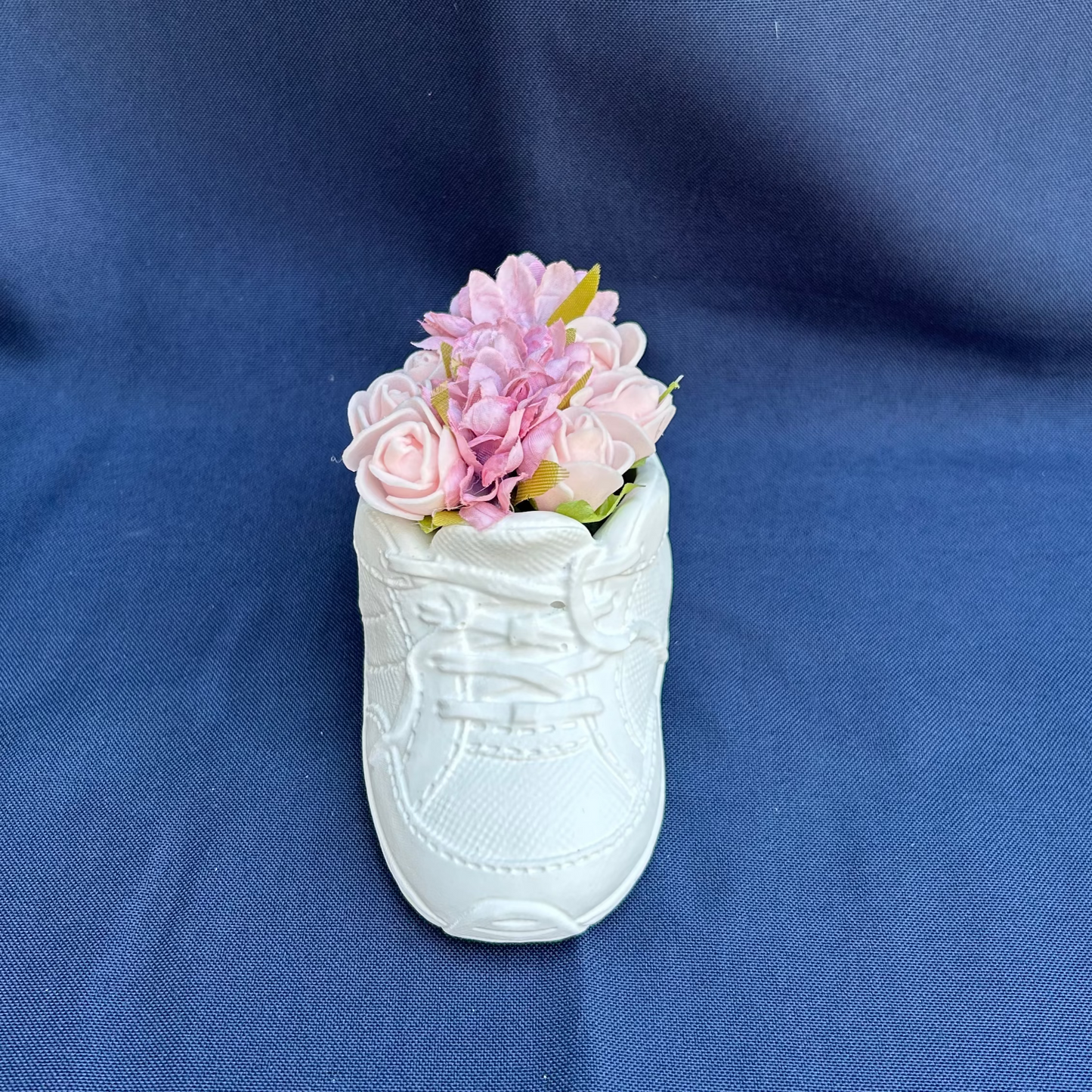 Dekorativer Babyschuh aus Keramik