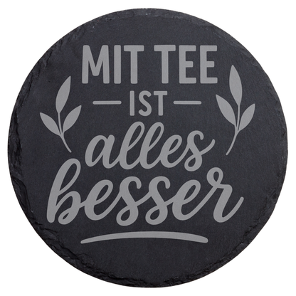 Schiefer Untersetzer „Mit Tee ist alles besser“ – graviert, Geschenk für Teeliebhaber