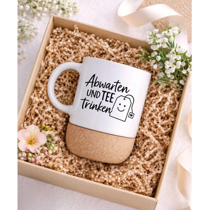 Abwarten und Tee trinken Tasse mit Korkboden – Lustige Teetasse Geschenk für Teeliebhaber Tee Fan