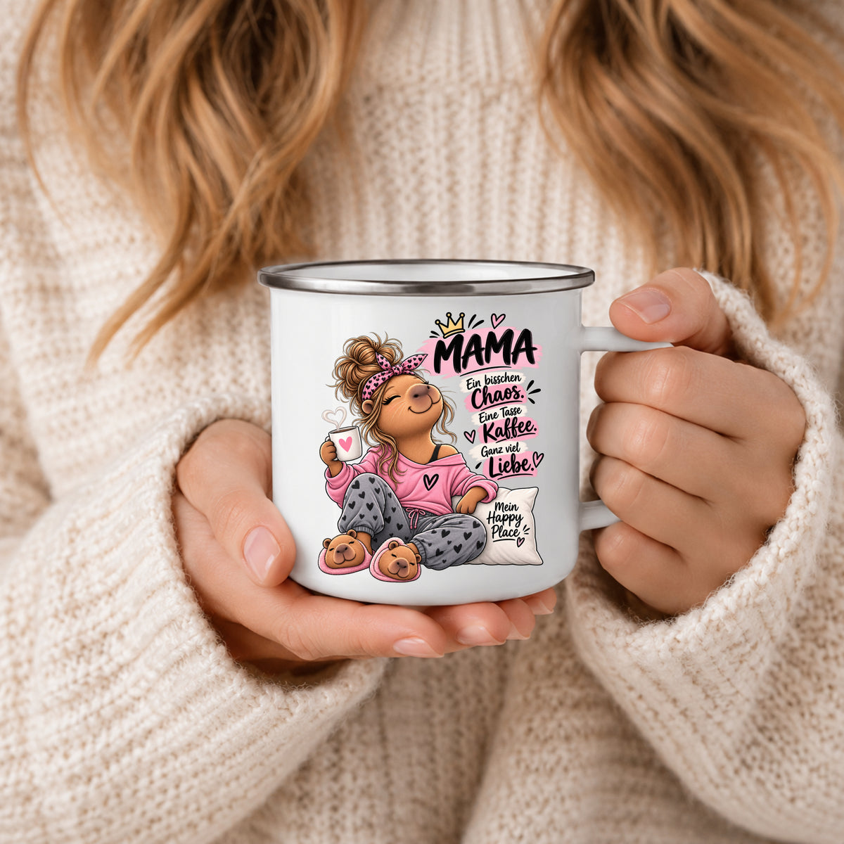 „Ein bisschen Chaos, eine Tasse Kaffee, ganz viel Liebe“ - Emaille Tasse (Mama)