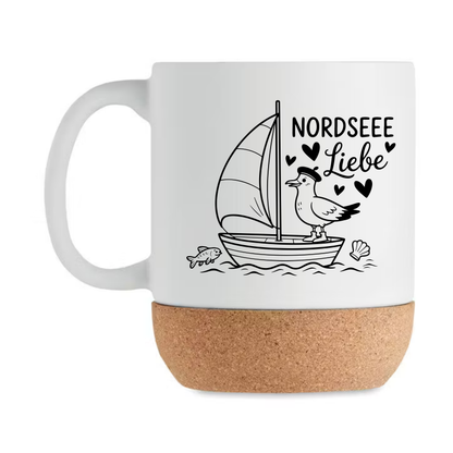 Nordsee Liebe Tasse mit Korkboden – Maritime Segelboot Tasse | Möwe Geschenk | Nordsee Becher | Küstenliebe