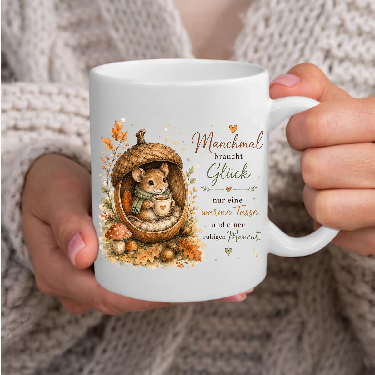 Weiße Herbst-Tasse mit Eichhörnchenmotiv und dem Spruch Manchmal braucht Glück