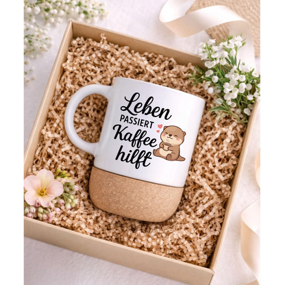 Leben passiert. Kaffee hilft. Korktasse – I Korktasse I Geschenkidee I