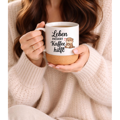 Leben passiert. Kaffee hilft. Korktasse – I Korktasse I Geschenkidee I