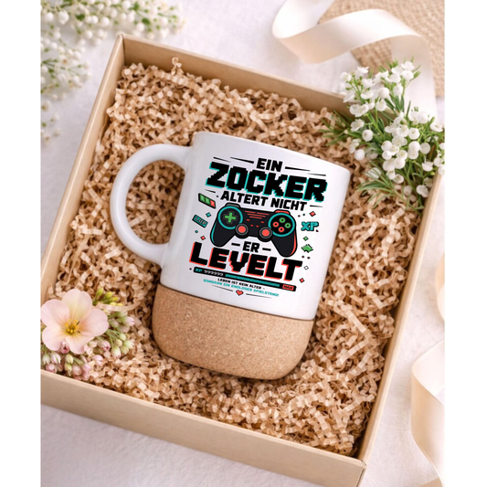 Gaming Korktasse – Ein Zocker altert nicht, er levelt