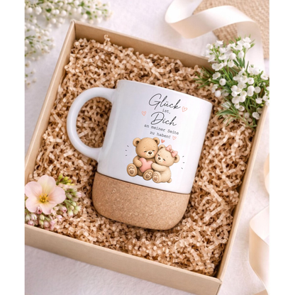 Glück ist, Dich an meiner Seite zu haben – Bärchen Tasse mit Korkboden | Geschenk für Lieblingsmensch