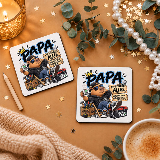 „Ich repariere alles – manchmal sogar mit Anleitung“ - Papa-Capybara-Tassenuntersetzer
