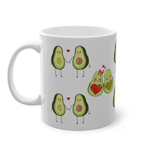 Weiße Keramiktasse mit süßen Avocado Figuren und Herz Motiv