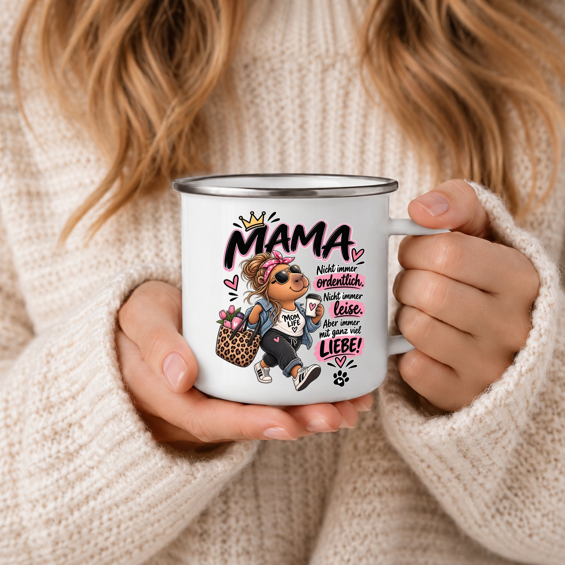 Emaille Becher für Mama mit pink schwarzem Mama Motiv und liebevollem Spruch als Geschenkidee