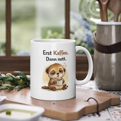 Erdmännchen Tasse mit Spruch – Erst Kaffee dann nett – lustige Kaffeetasse Geschenk Büro Kollegen