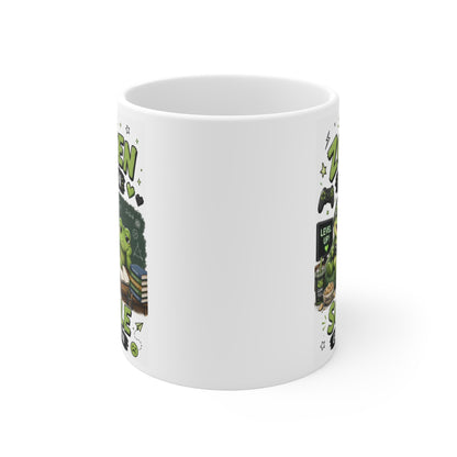Rundum bedruckte Keramiktasse mit Frosch Gaming Motiv und humorvollem Schuldesign in Grün