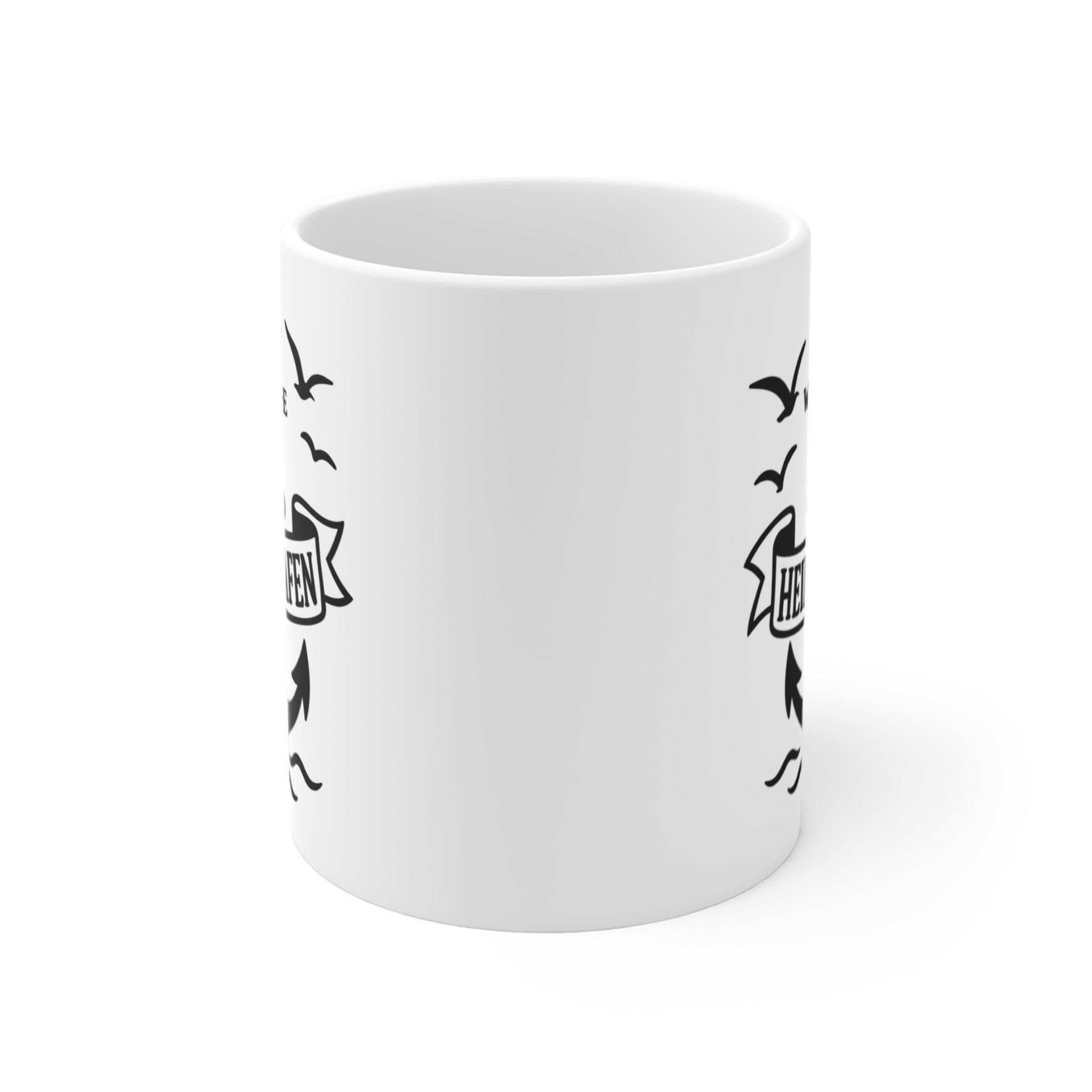 Rundumansicht einer maritimen Keramiktasse mit Anker und Küstenmotiv