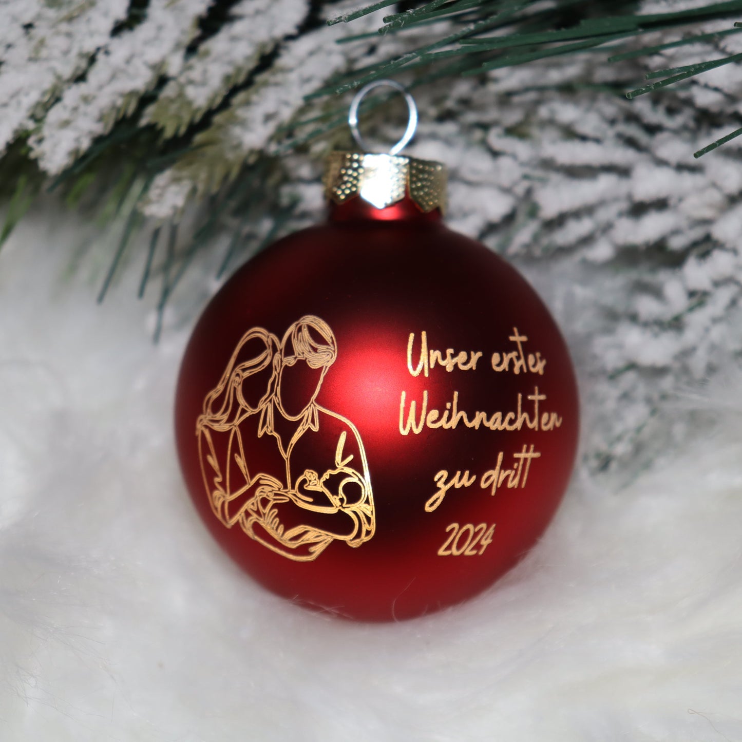 Personalisierte Weihnachtskugel „Unser erstes Weihnachten zu dritt 2025“