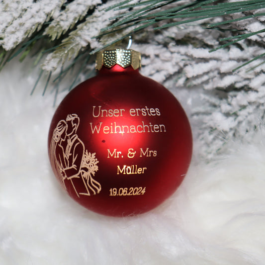 Personalisierte Weihnachtskugel mit Lasergravur „Unser erstes Weihnachten Mr & Mrs“