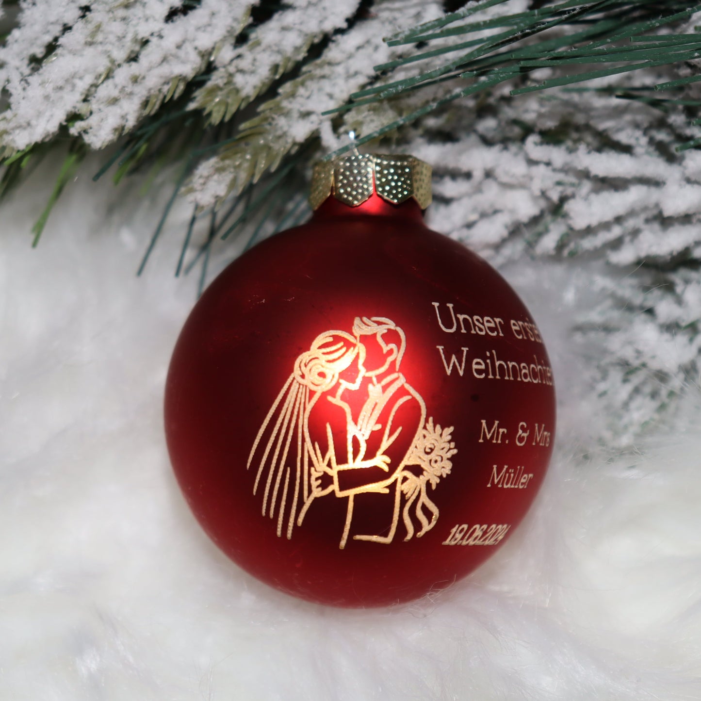 Personalisierte Weihnachtskugel mit Lasergravur „Unser erstes Weihnachten Mr & Mrs“
