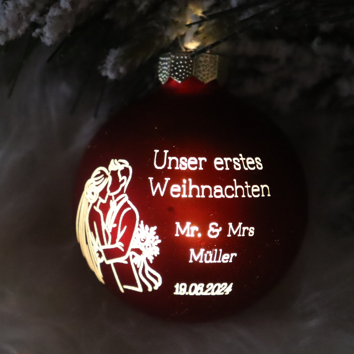Personalisierte Weihnachtskugel mit Lasergravur „Unser erstes Weihnachten Mr & Mrs“