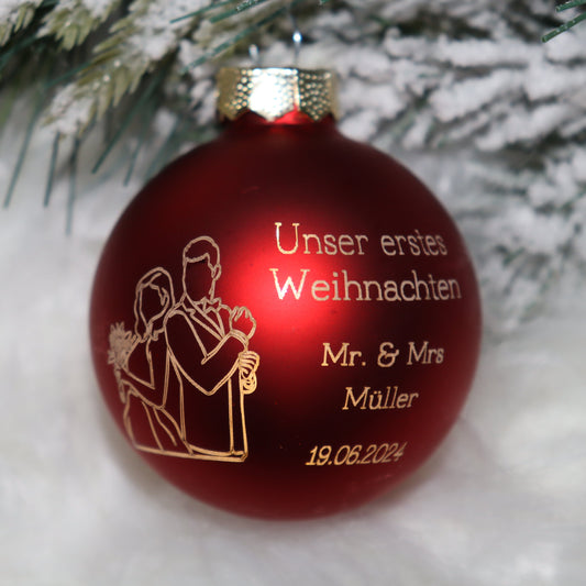 Personalisierte Weihnachtskugel mit Lasergravur „Brautpaar Unser erstes Weihnachten“