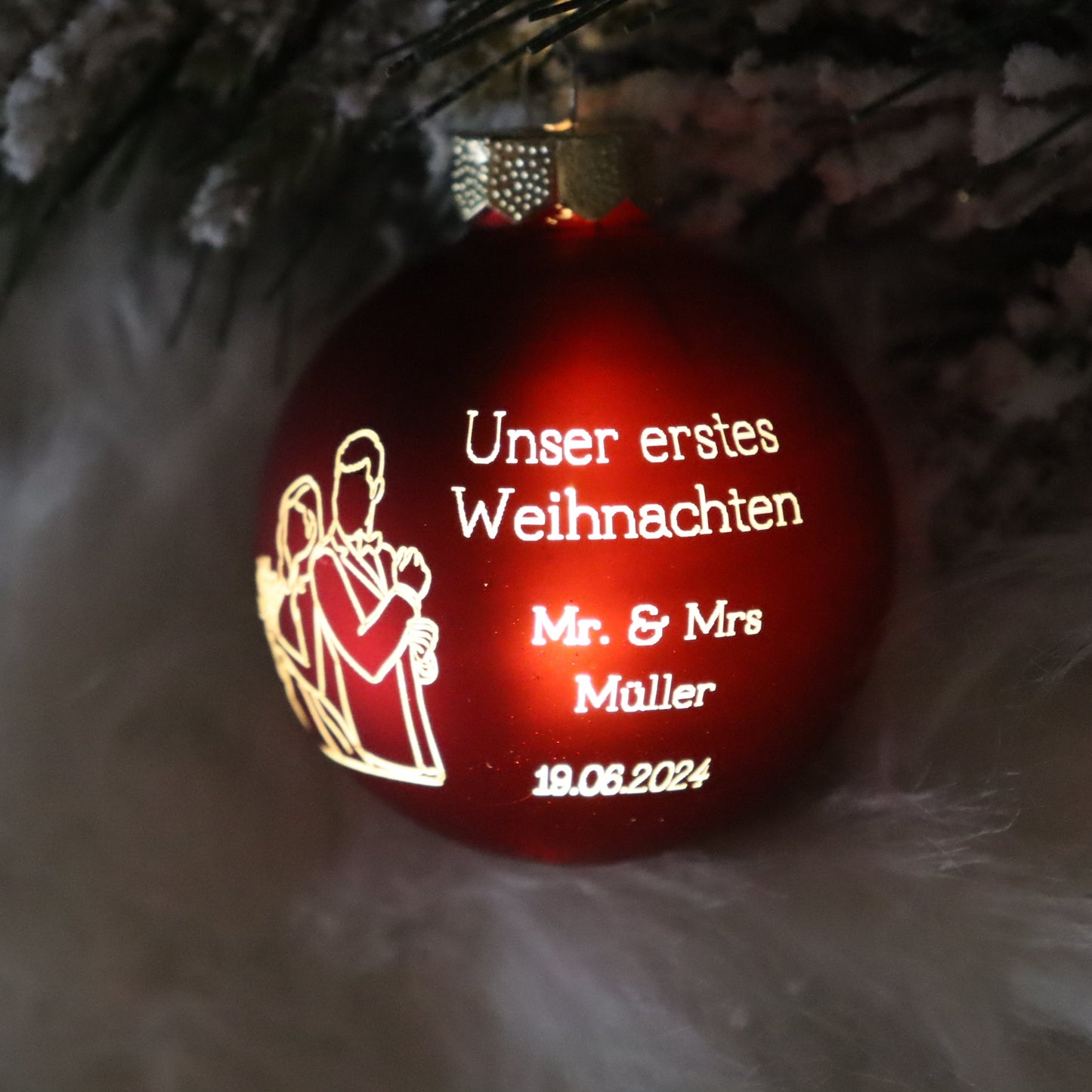Personalisierte Weihnachtskugel mit Lasergravur „Brautpaar Unser erstes Weihnachten“