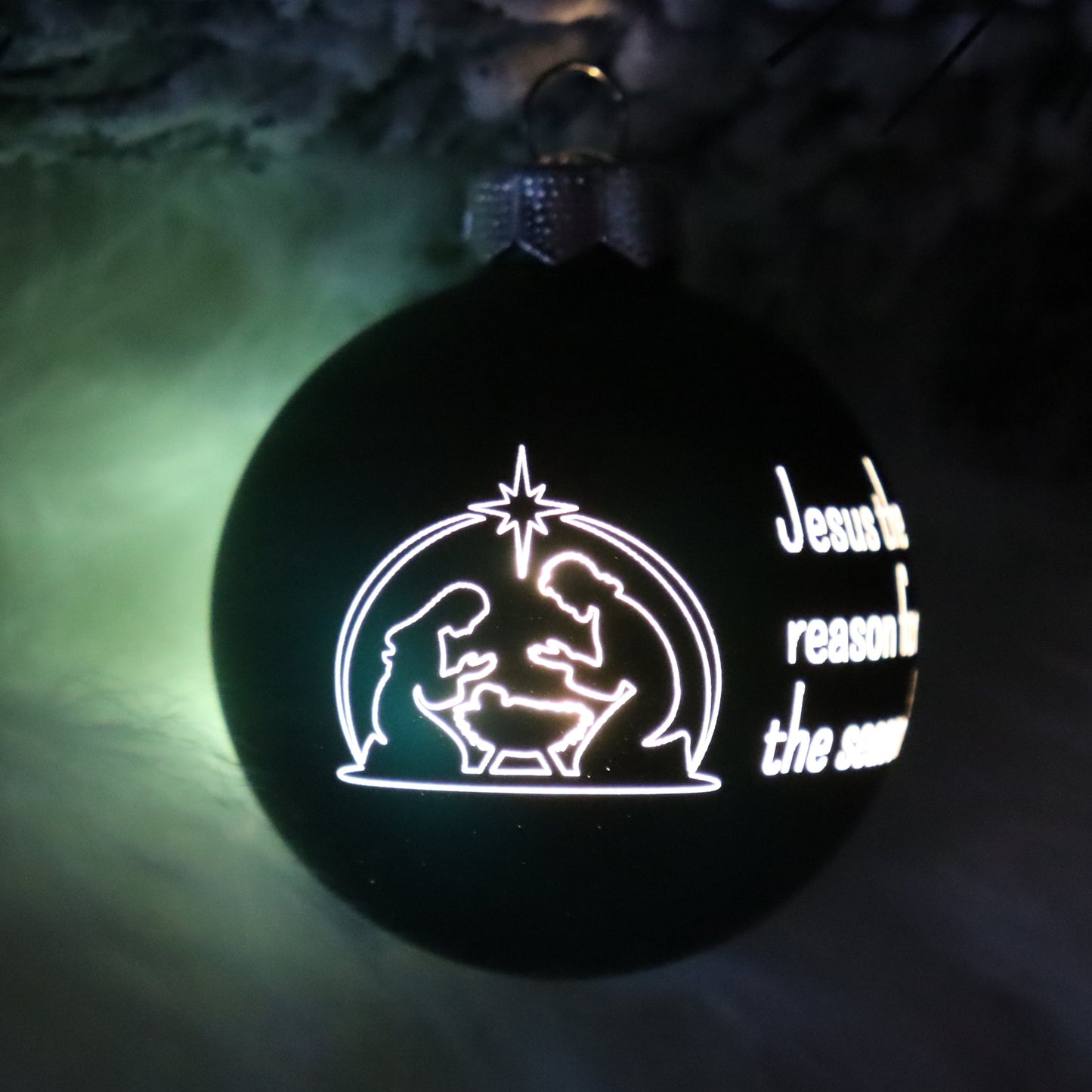 Personalisierte Weihnachtskugel mit Lasergravur „Jesus the Reason for the Season"