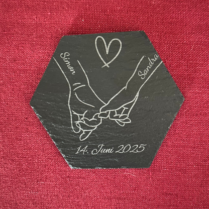 Personalisierter Schiefer Untersetzer „Hand in Hand“ – Gravur mit Namen & Datum