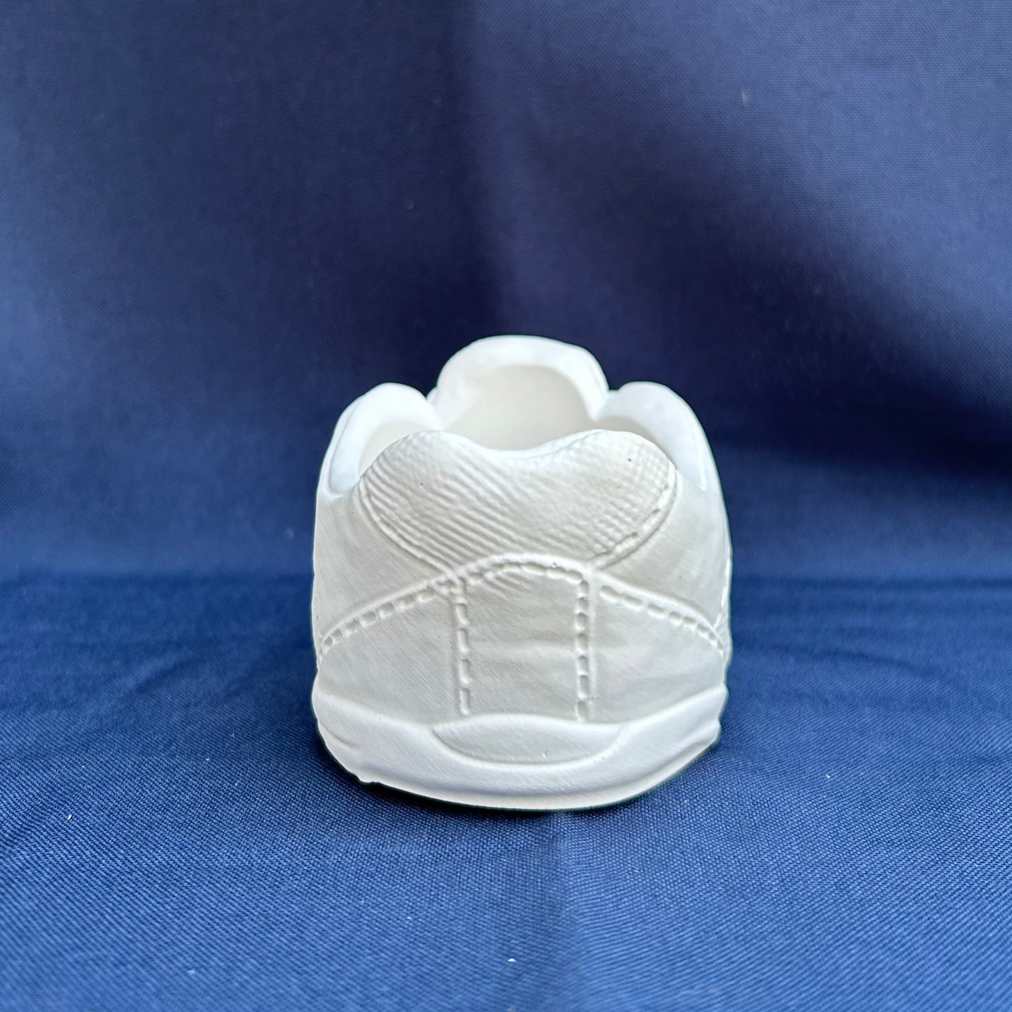 Dekorativer Babyschuh aus Keramik