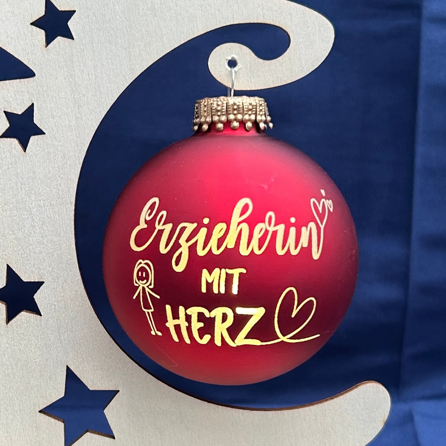 Erzieherin mit Herz - Personalisierte Weihnachtskugel mit Lasergravur