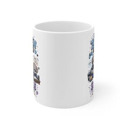 Rundum bedruckte Keramiktasse mit seitlich sichtbarem Koala Gamer Motiv und Schul Design