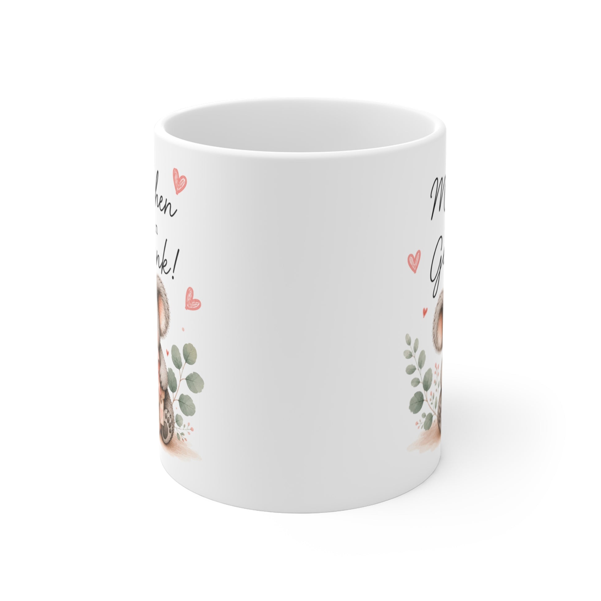 Rundum bedruckte Keramiktasse mit seitlich sichtbarem Koala-Motiv, Geschenkpaket und kleinen Herzillustrationen