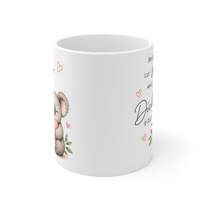 Rundum bedruckte Keramiktasse mit seitlich sichtbarem Koala-Motiv, Herzillustration und romantischem Spruch