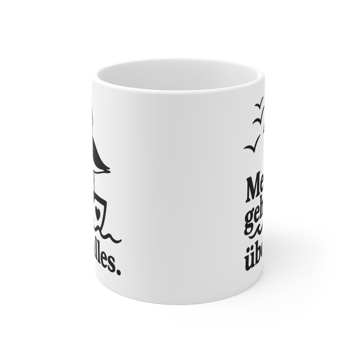 Rundum bedruckte Keramiktasse mit Möwenmotiv, Möwen im Flug und maritimem Schriftzug in Seitenansicht