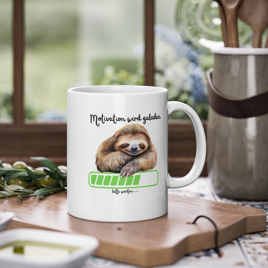 Kaffeetasse Faultier Motivation wird geladen – Lustiger Büro Spruch