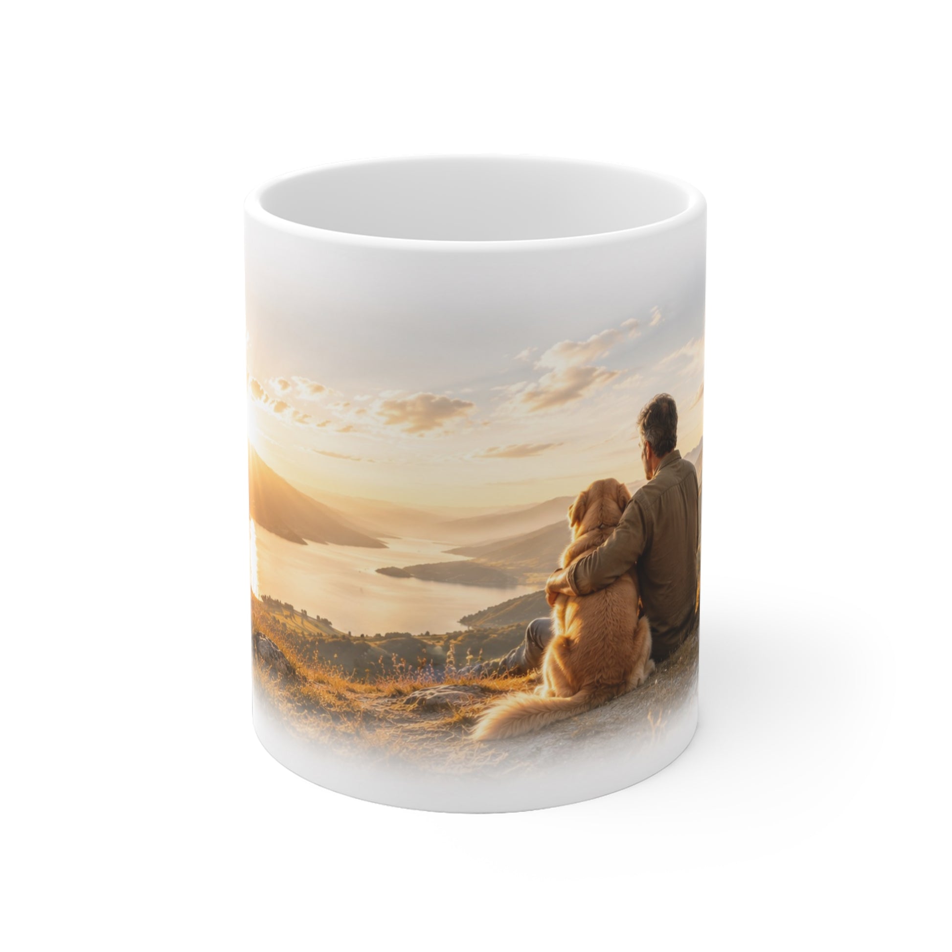 Motivtasse mit Hund und Besitzer gemeinsam am See bei goldenem Sonnenuntergang