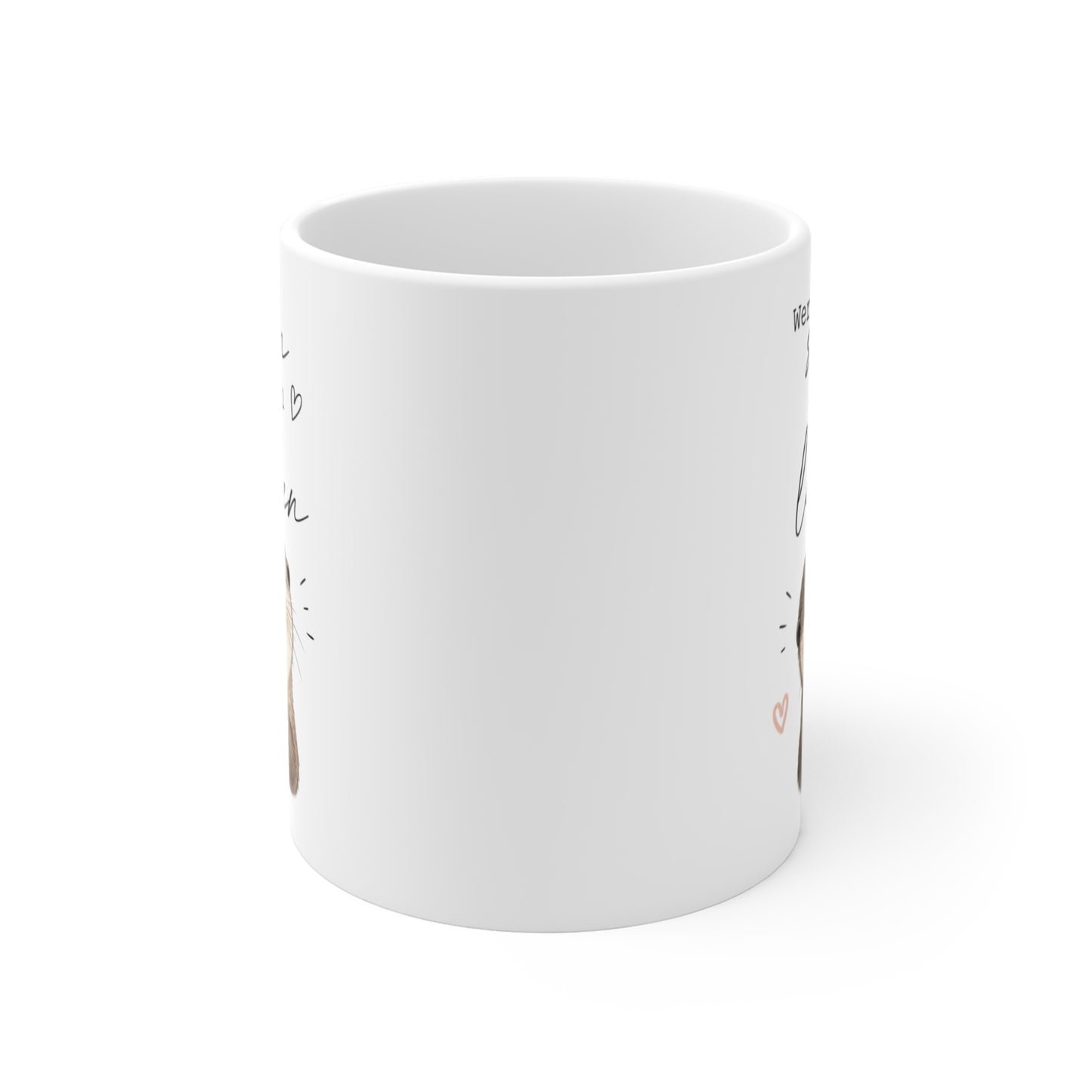 Rundum bedruckte Keramiktasse mit seitlich sichtbarem Ottermotiv und Spruch auf weißem Hintergrund