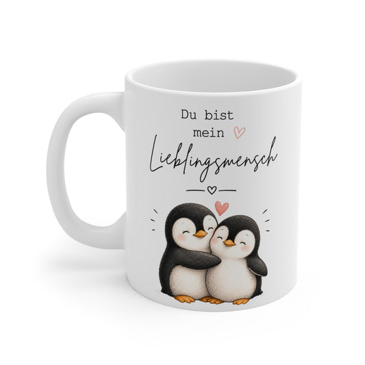 Süße Valentinstag Tasse mit Herz und Umarmung zweier Pinguine