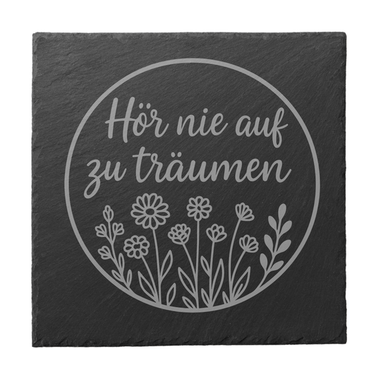 Quadratischer schwarzer Schiefer-Untersetzer mit Gravur „Hör nie auf zu träumen“ im Kreisdesign mit Blumenmotiv