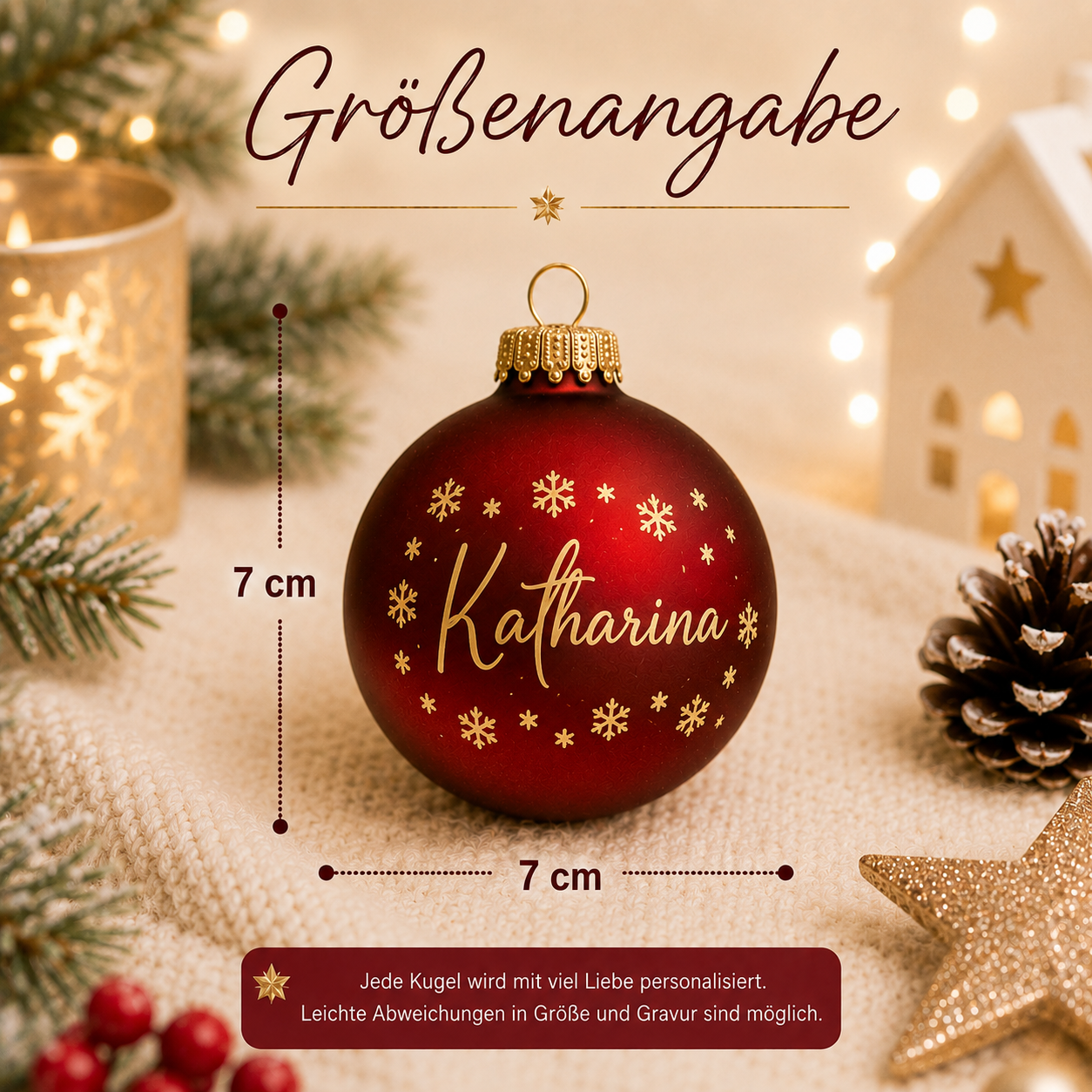 Rote Weihnachtskugel aus Glas mit Wunschname Schneeflocken und 7 cm Größenangabe
