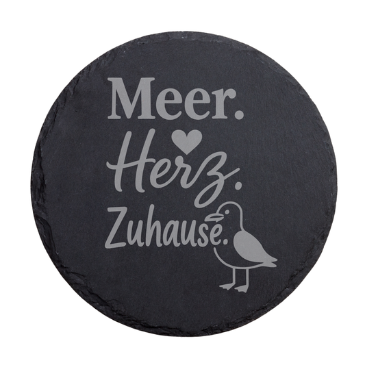 Runder schwarzer Schiefer-Untersetzer mit Meer Herz Zuhause Schriftzug und maritimer Möwe
