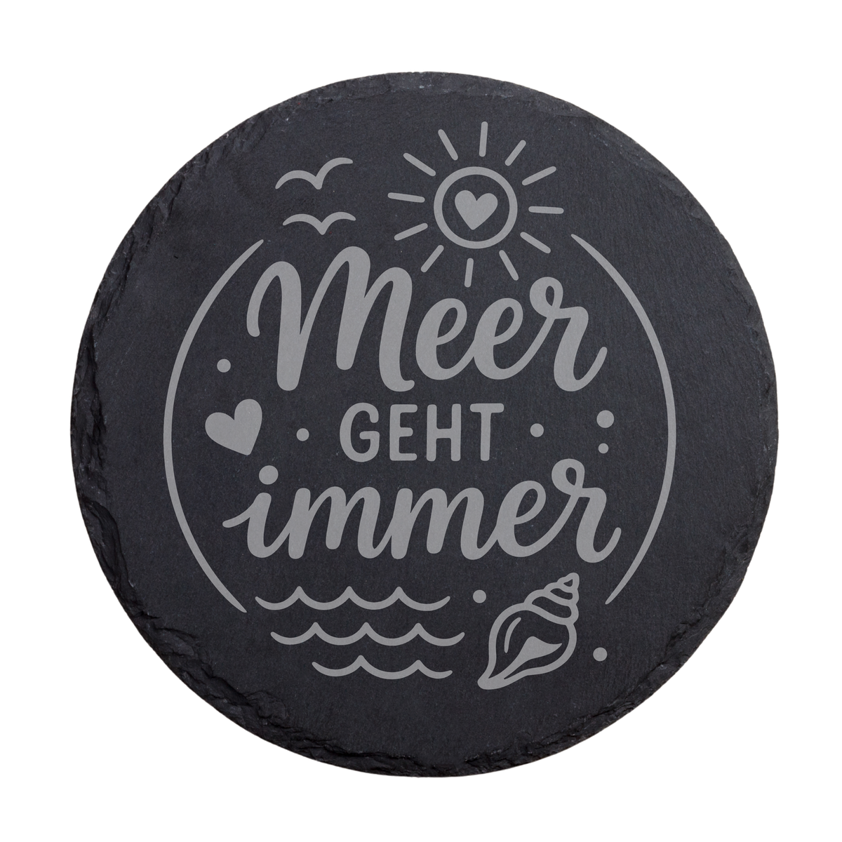 Runder schwarzer Schiefer-Untersetzer mit Schriftzug „Meer geht immer“ und Wellen- und Muschelmotiv
