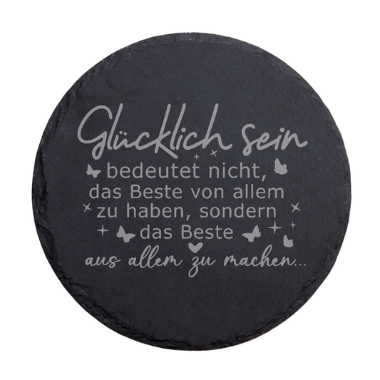 Runder schwarzer Schiefer-Untersetzer mit Spruch „Glücklich sein bedeutet nicht…“ und dekorativen Stern- und Schmetterlingsmotiven