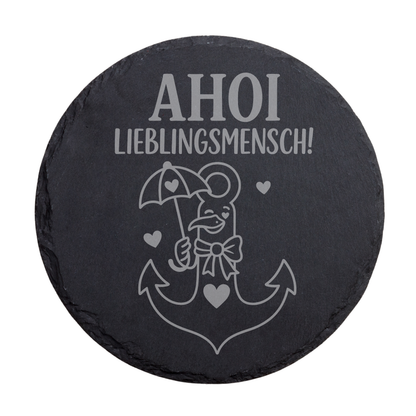 Runder schwarzer Schiefer-Untersetzer mit maritimem Spruch „Ahoi Lieblingsmensch!“ und dekorativem Anker