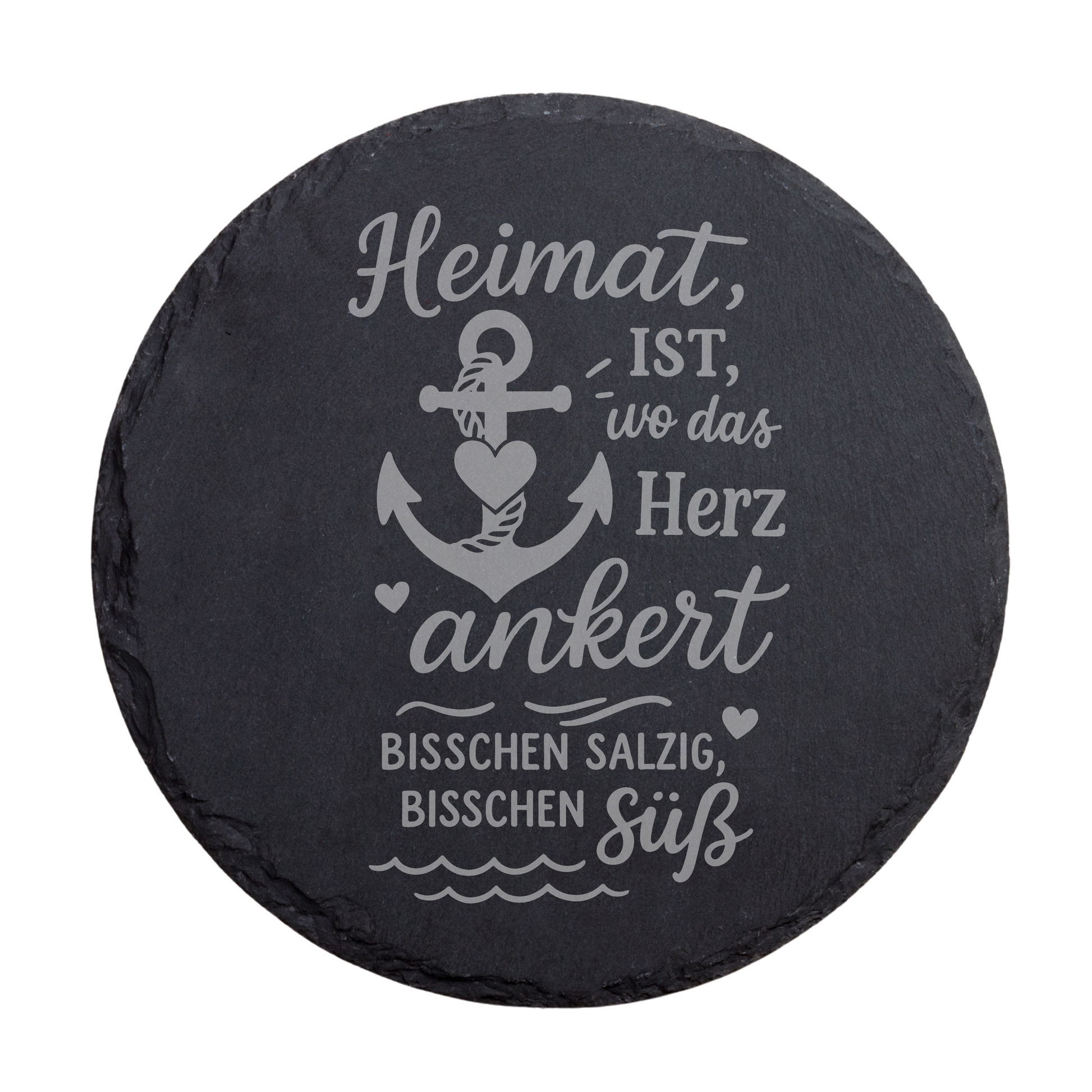 Runder schwarzer Schiefer-Untersetzer mit maritimem Spruch „Heimat ist wo das Herz ankert“ und dekorativem Anker