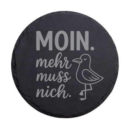 Runder schwarzer Schiefer-Untersetzer mit norddeutschem Spruch „Moin. mehr muss nich.“ und Möwenmotiv