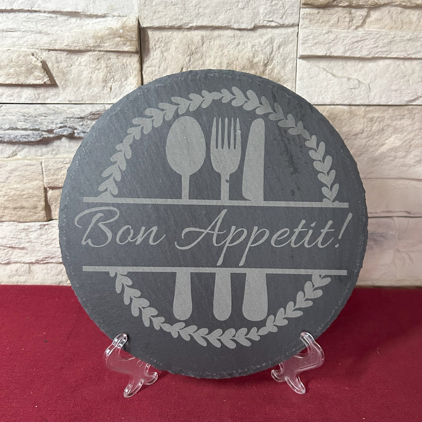 Runde Schiefertafel mit Gravur Bon Appétit für Küche und Esszimmer