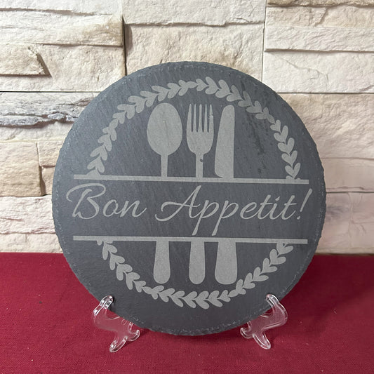 Runde Schiefertafel mit Gravur Bon Appétit für Küche und Esszimmer