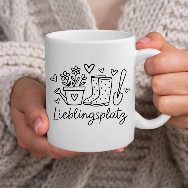 Lieblingsplatz Garten Tasse – Gartenliebhaber Geschenk | Gärtner Tasse mit Blumentopf & Gummistiefeln | Garten Deko Becher